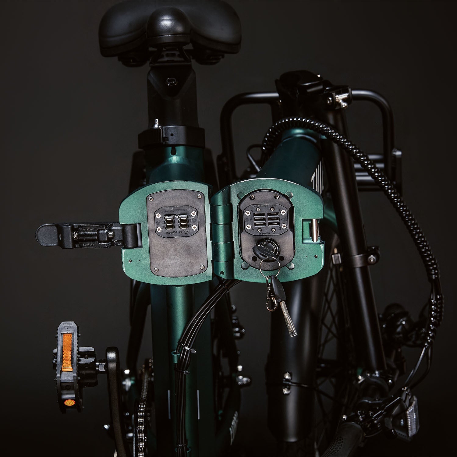 Image of the Green CITY 250 folding E-Bike displaying LG Lithium ion battery inside of the frame with keys to remove it