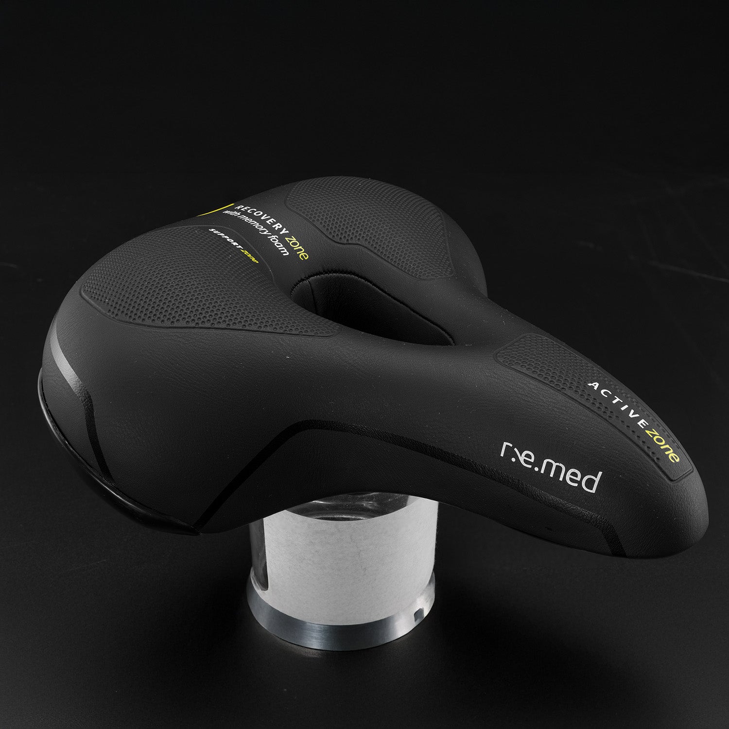Image of the ergonomic saddle from viewed from the front