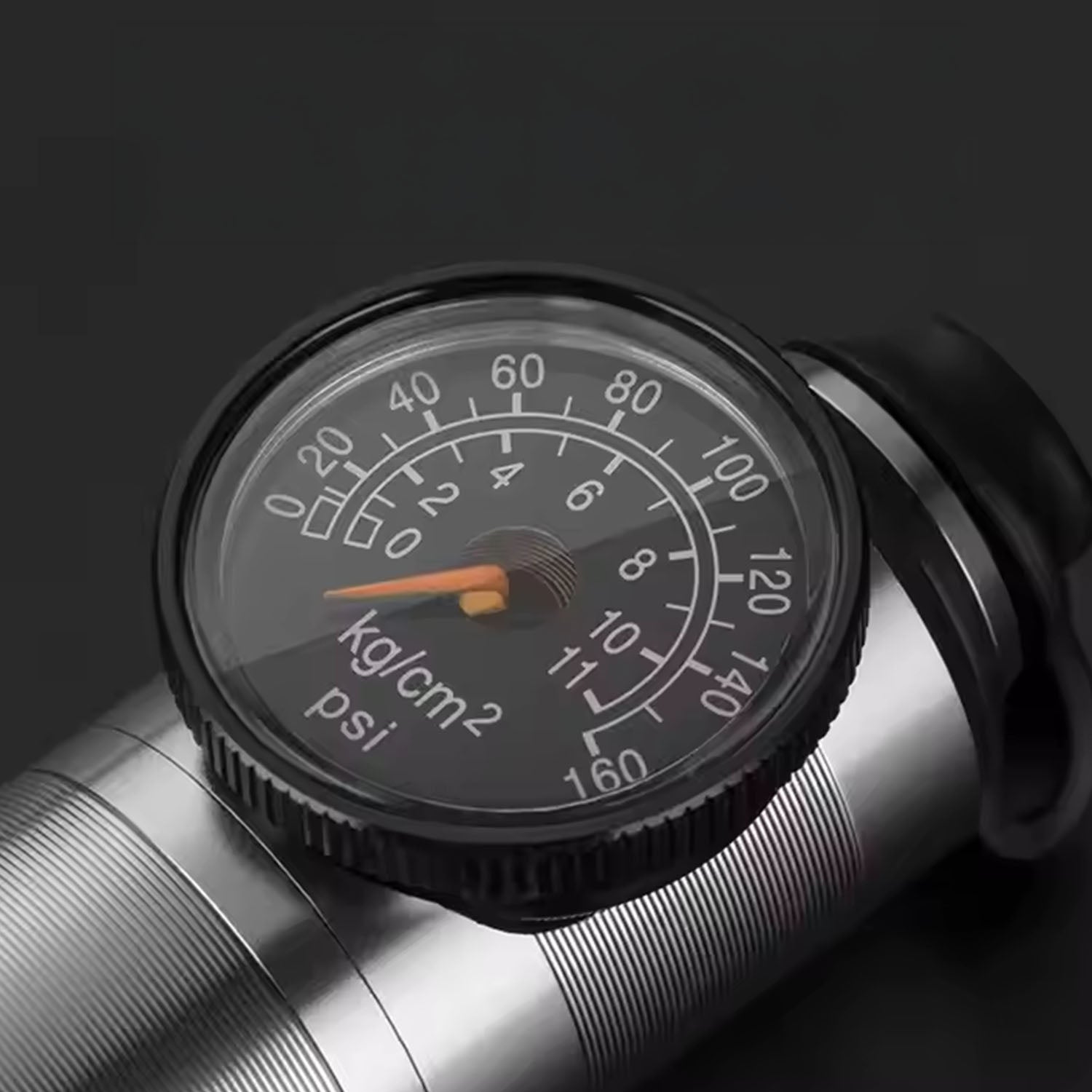 Image of the barometer for the manual bike pump